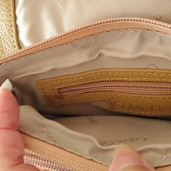 Calvin Klein camel multi compartment crossbody - Picture 7 of 15